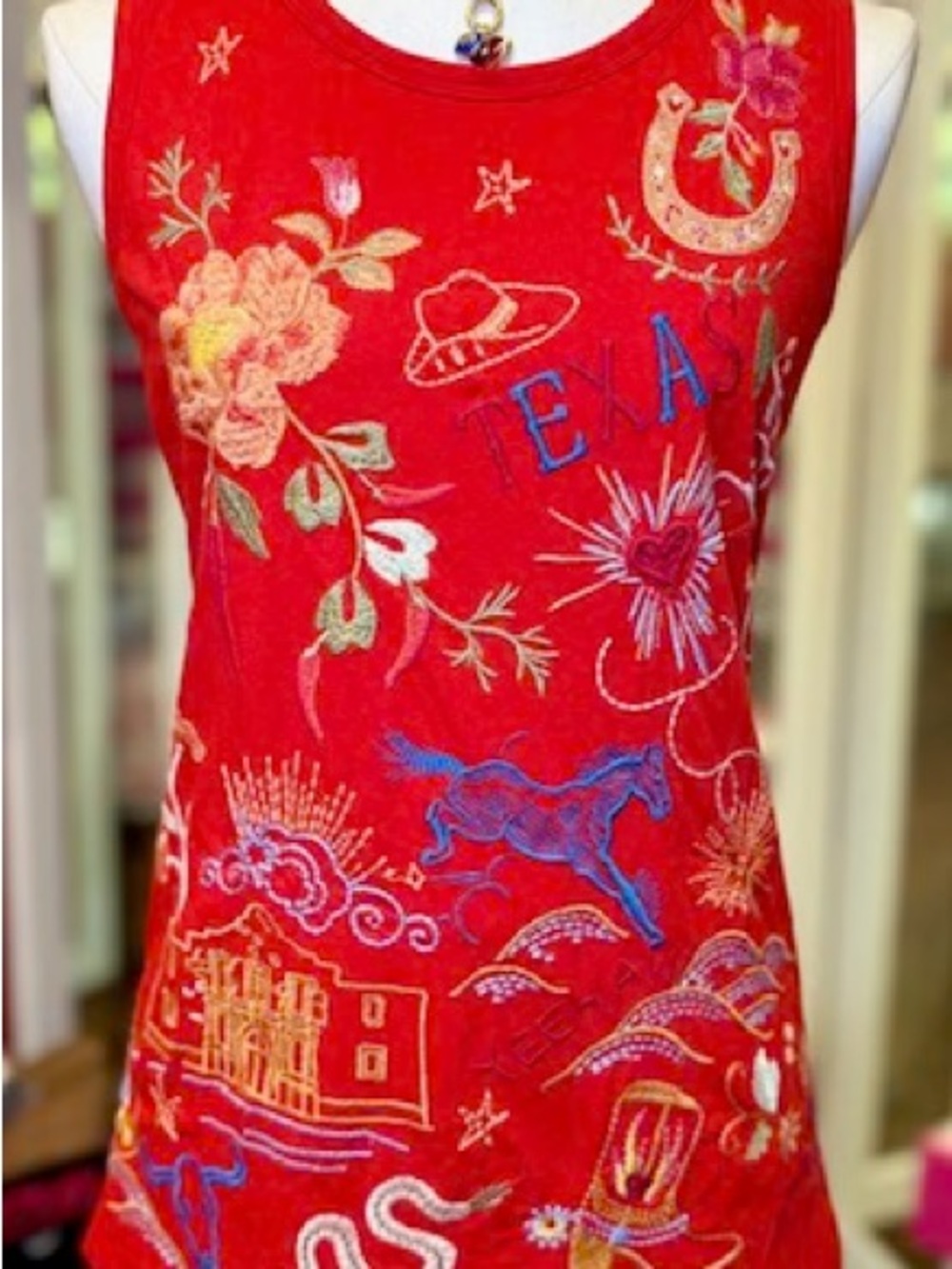 Johnny was Texas tank Red Embroidered Sleeveless Women's Tank Top never worn NWT - Picture 3 of 4